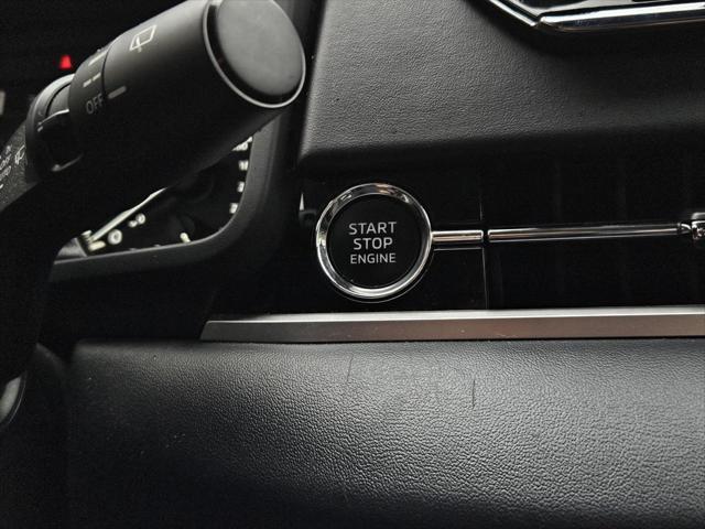 Photo of 2023 White Diamond Mitsubishi Outlander