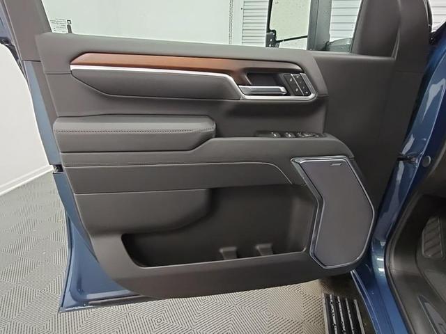 Photo of 2025 Metallic GMC Sierra 2500