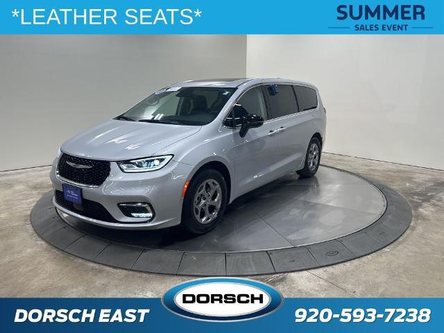 Photo of 2024 Silver Mist Clearcoat Chrysler Pacifica