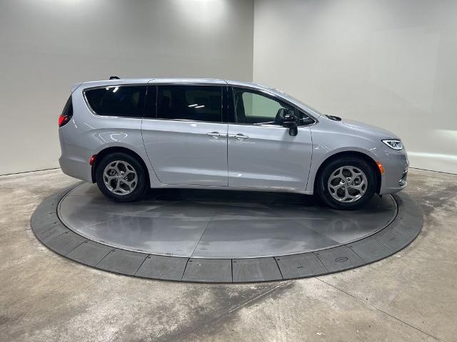 Photo of 2024 Silver Mist Clearcoat Chrysler Pacifica