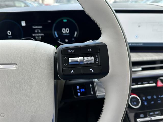 Photo of 2025 Serenity White Hyundai SANTA FE HEV
