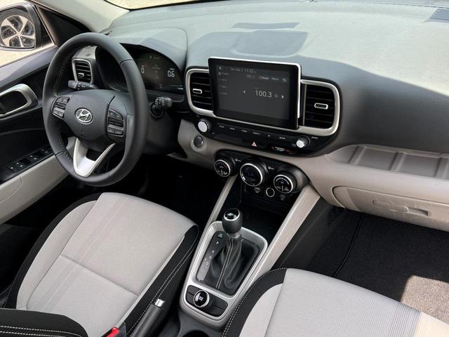 Photo of 2025 Onyx Black Hyundai VENUE