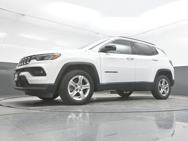 Photo of 2023 Bright White Clearcoat Jeep Compass