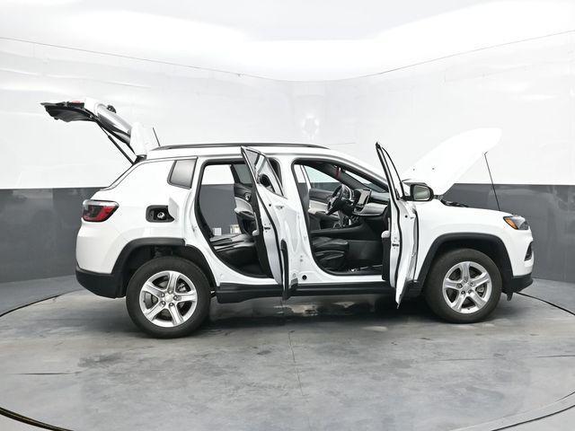 Photo of 2023 Bright White Clearcoat Jeep Compass