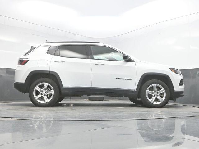 Photo of 2023 Bright White Clearcoat Jeep Compass