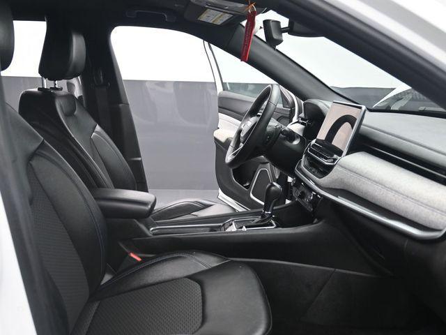 Photo of 2023 Bright White Clearcoat Jeep Compass