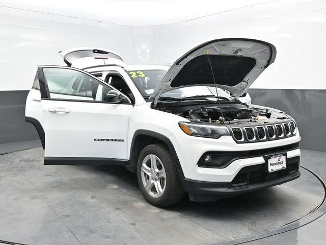 Photo of 2023 Bright White Clearcoat Jeep Compass
