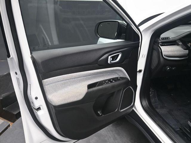 Photo of 2023 Bright White Clearcoat Jeep Compass