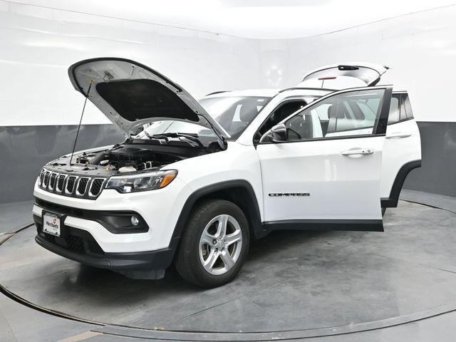 Photo of 2023 Bright White Clearcoat Jeep Compass