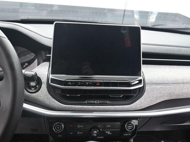 Photo of 2023 Bright White Clearcoat Jeep Compass