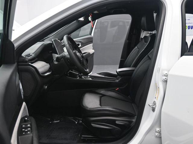 Photo of 2023 Bright White Clearcoat Jeep Compass