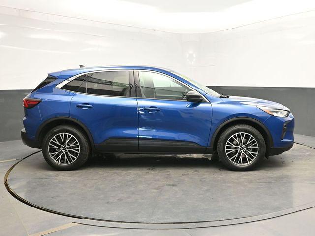 Photo of 2023 Blue Metallic Ford Escape