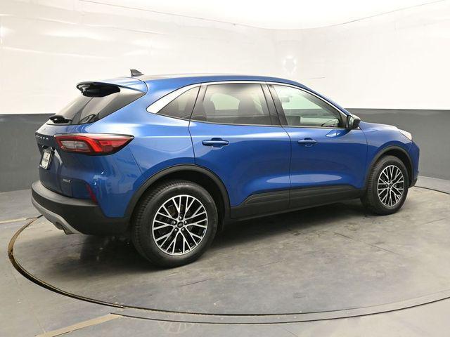 Photo of 2023 Blue Metallic Ford Escape