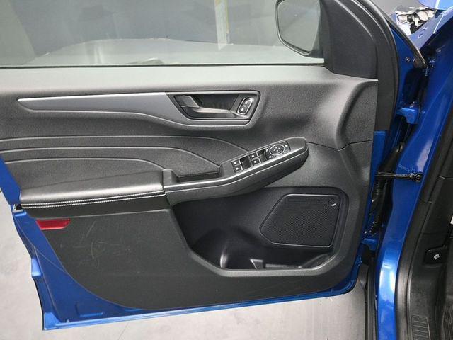 Photo of 2023 Blue Metallic Ford Escape