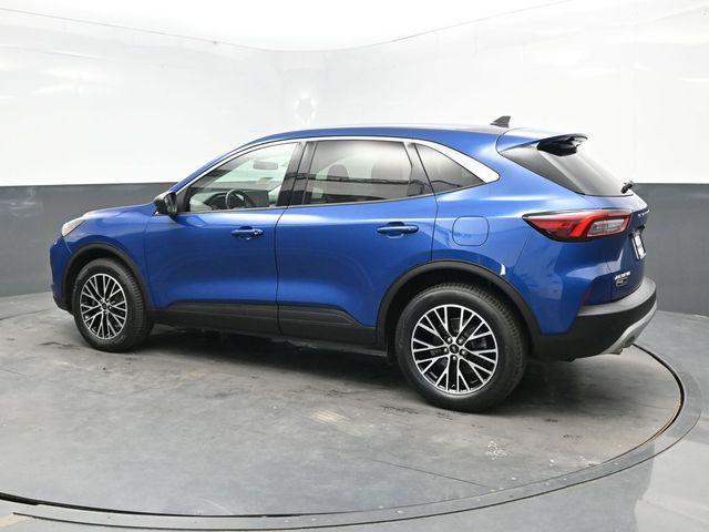 Photo of 2023 Blue Metallic Ford Escape