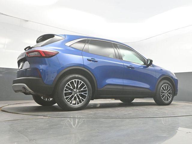 Photo of 2023 Blue Metallic Ford Escape