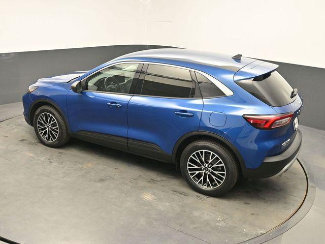 Photo of 2023 Blue Metallic Ford Escape