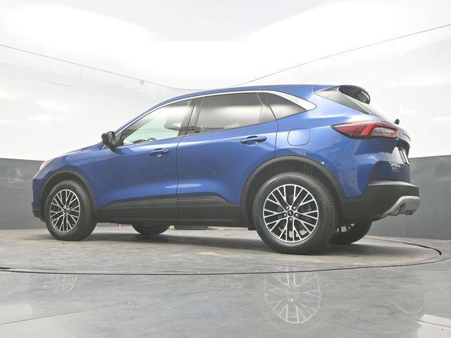 Photo of 2023 Blue Metallic Ford Escape