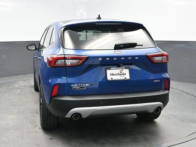 Photo of 2023 Blue Metallic Ford Escape