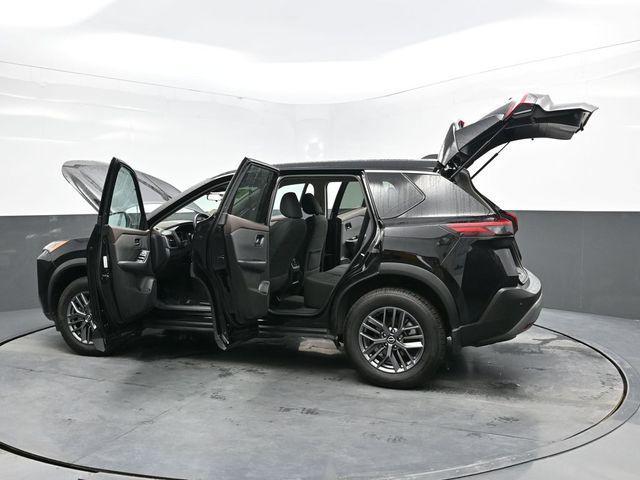 Photo of 2023 Super Black Nissan Rogue
