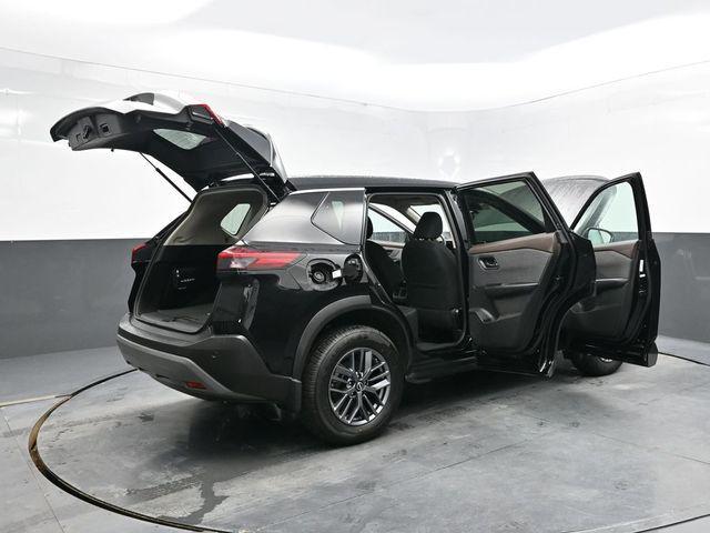 Photo of 2023 Super Black Nissan Rogue