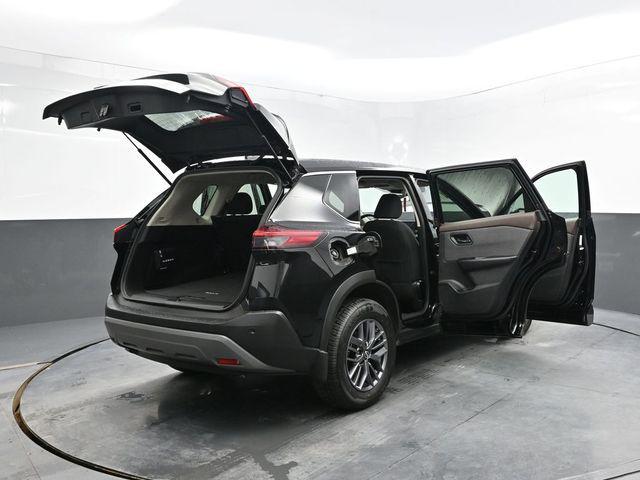 Photo of 2023 Super Black Nissan Rogue