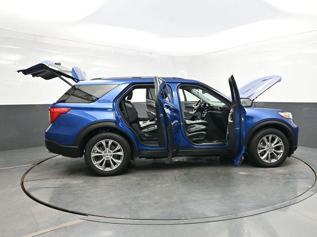Photo of 2022 Blue Metallic Ford Explorer