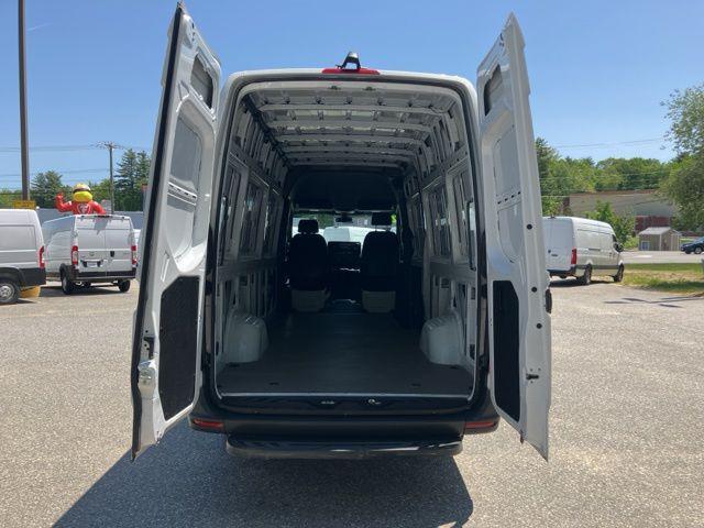 Photo of 2023 White Mercedes-Benz Sprinter 2500
