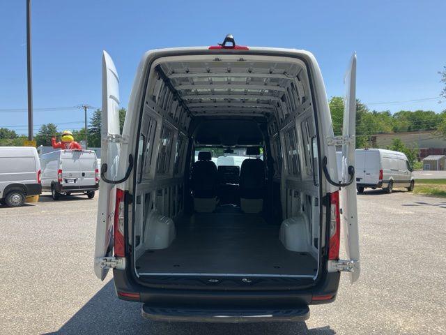 Photo of 2023 White Mercedes-Benz Sprinter 2500