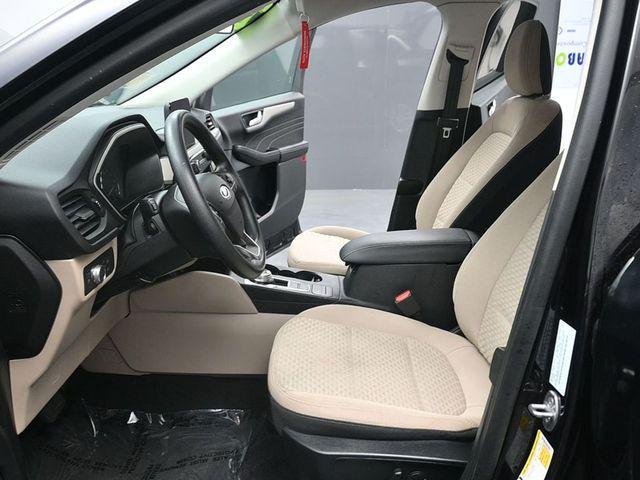 Photo of 2021 Black Metallic Ford Escape