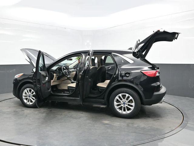 Photo of 2021 Black Metallic Ford Escape