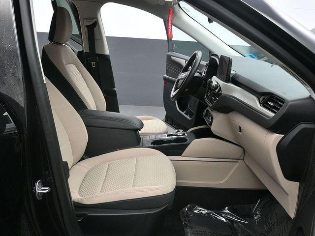 Photo of 2021 Black Metallic Ford Escape
