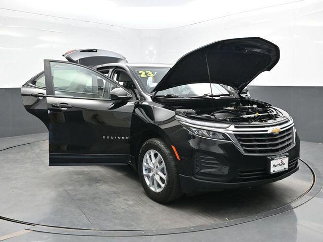 Photo of 2023 Mosaic Black Metallic Chevrolet Equinox