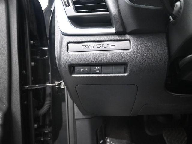 Photo of 2023 Super Black Nissan Rogue