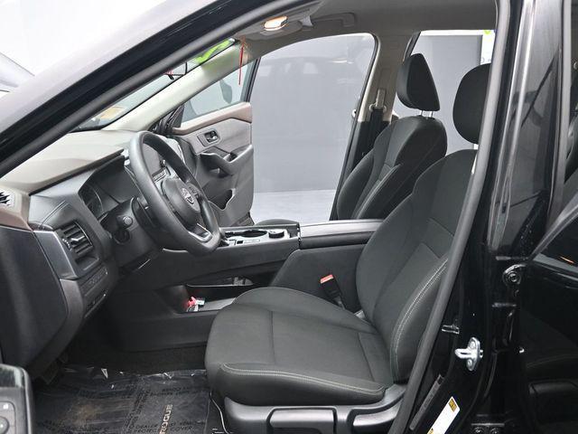 Photo of 2023 Super Black Nissan Rogue