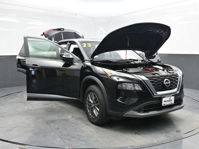 Photo of 2023 Super Black Nissan Rogue