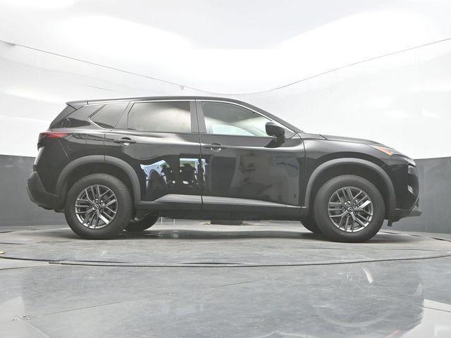 Photo of 2023 Super Black Nissan Rogue