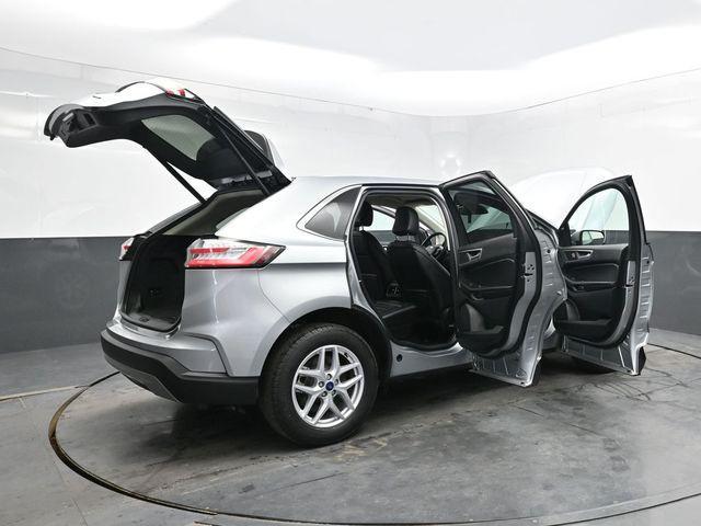 Photo of 2022 Iconic Silver Metallic Ford Edge