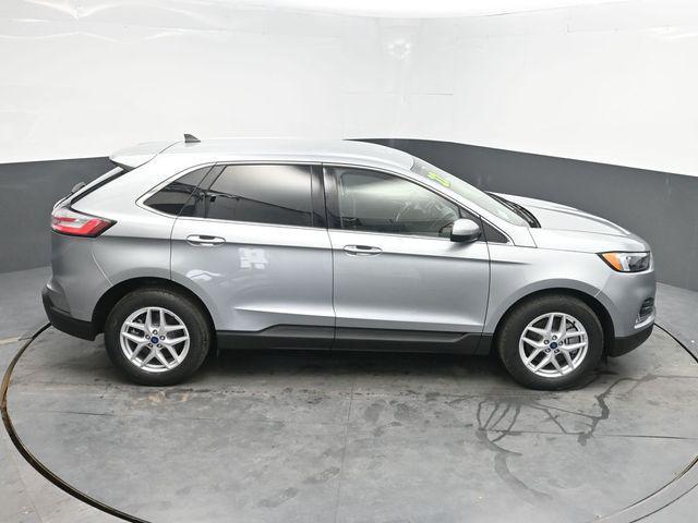 Photo of 2022 Iconic Silver Metallic Ford Edge