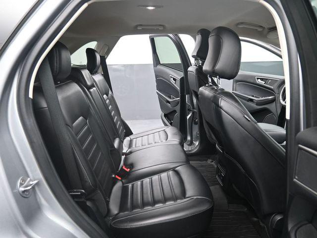 Photo of 2022 Iconic Silver Metallic Ford Edge
