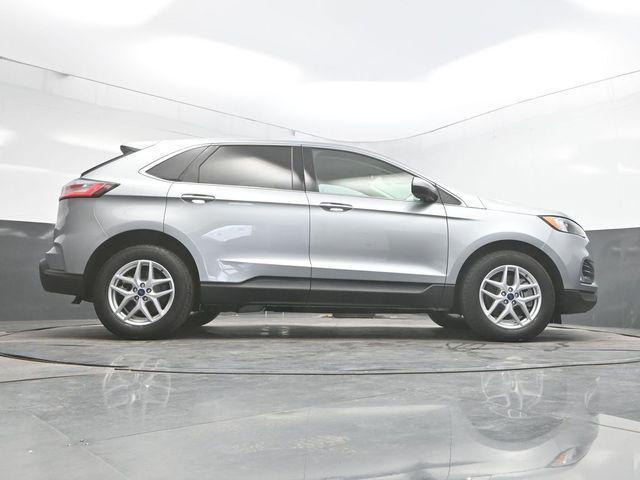 Photo of 2022 Iconic Silver Metallic Ford Edge
