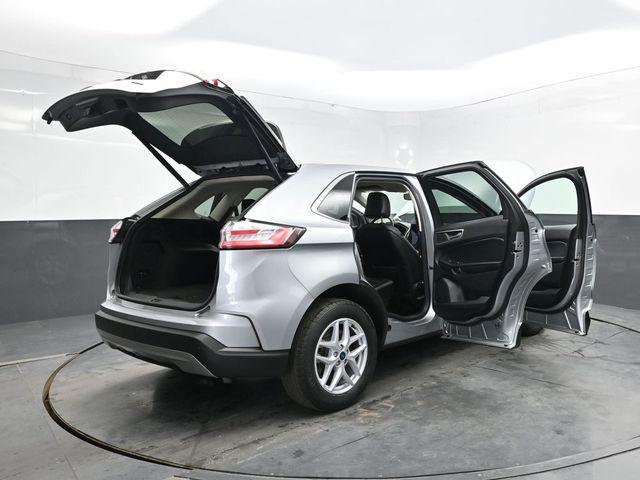 Photo of 2022 Iconic Silver Metallic Ford Edge