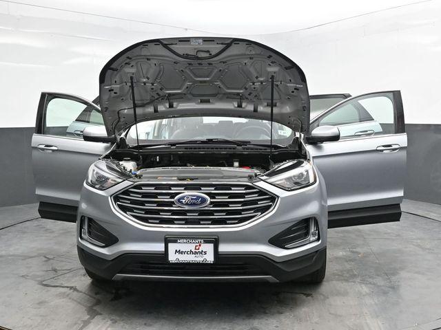 Photo of 2022 Iconic Silver Metallic Ford Edge