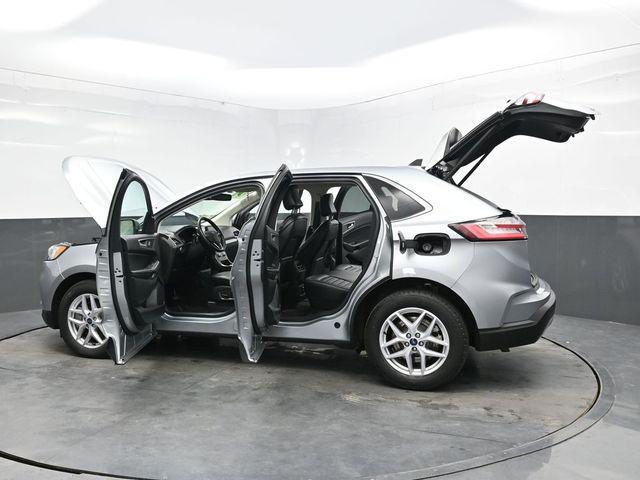 Photo of 2022 Iconic Silver Metallic Ford Edge