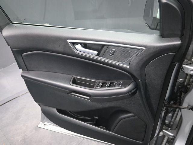 Photo of 2022 Iconic Silver Metallic Ford Edge