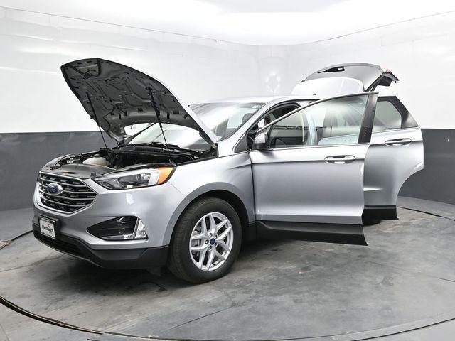 Photo of 2022 Iconic Silver Metallic Ford Edge