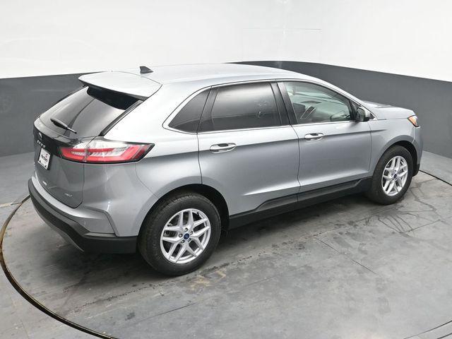 Photo of 2022 Iconic Silver Metallic Ford Edge
