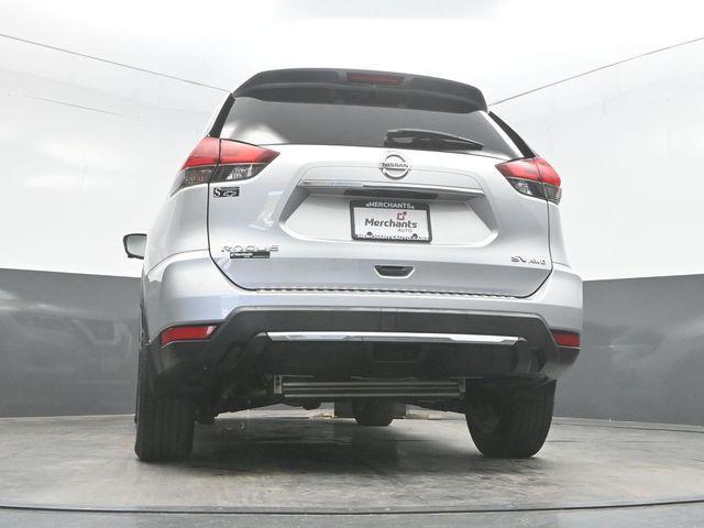 Photo of 2018 Brilliant Silver Nissan Rogue