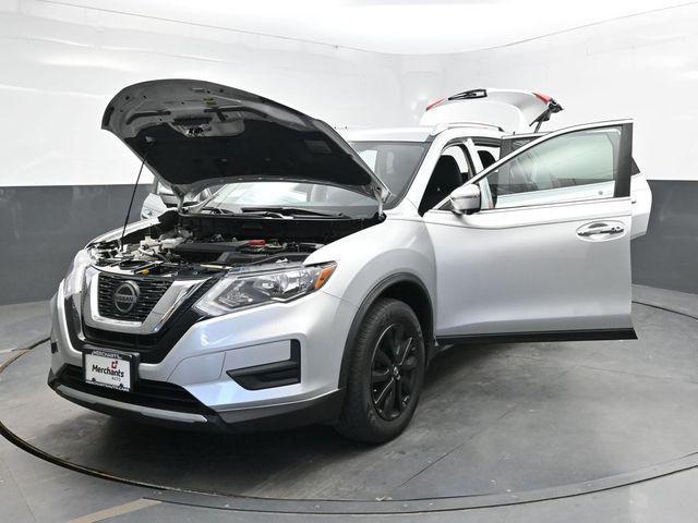 Photo of 2018 Brilliant Silver Nissan Rogue
