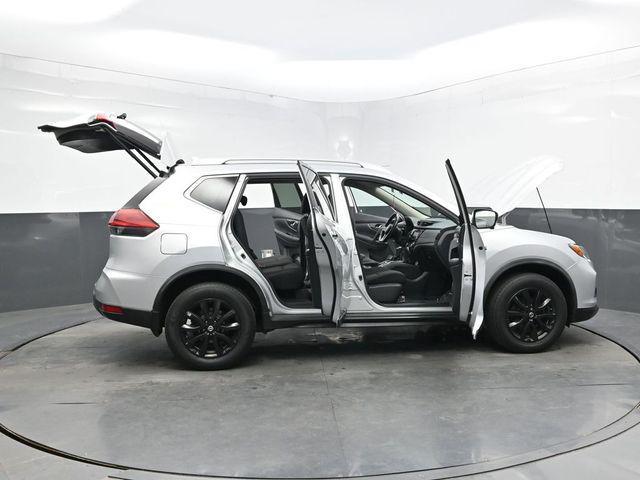 Photo of 2018 Brilliant Silver Nissan Rogue